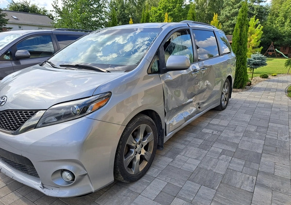 Toyota Sienna cena 90000 przebieg: 187700, rok produkcji 2016 z Zabłudów małe 106